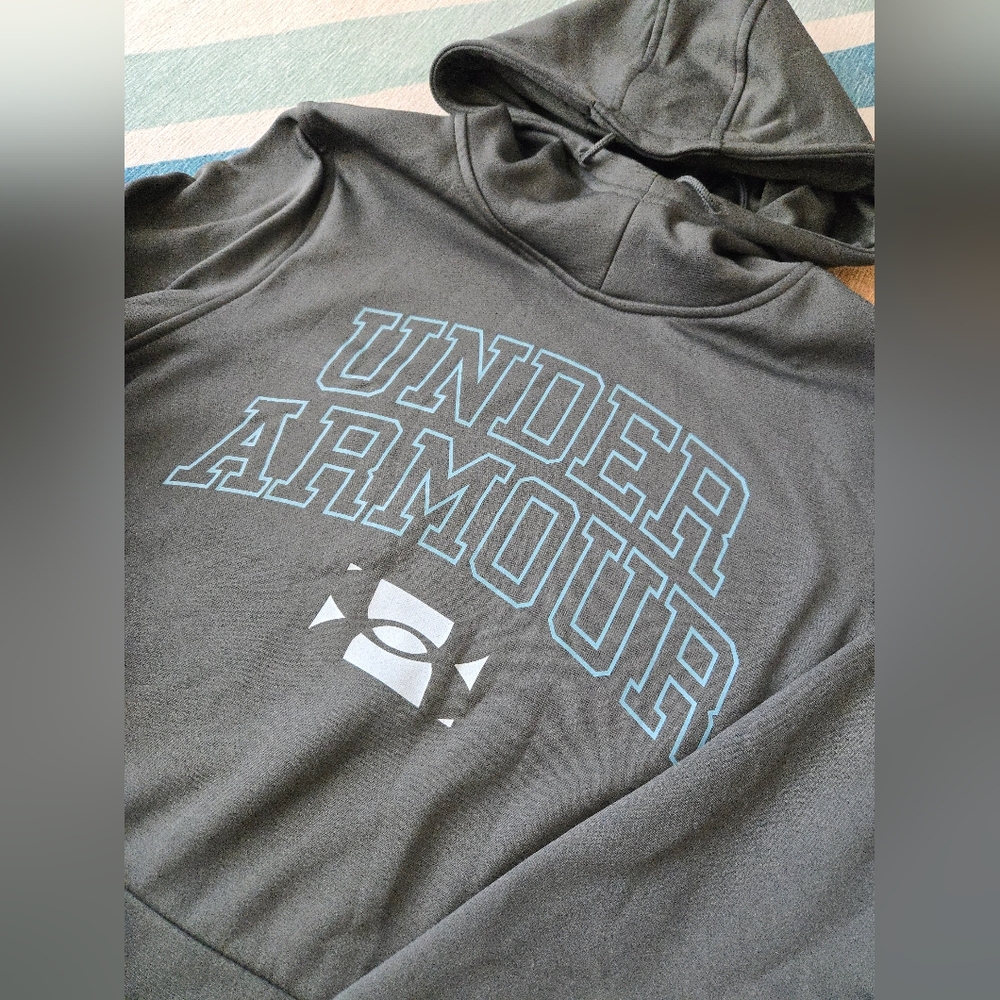 Like-New Hoodie Perfect For Fall Under Armour Dark Olive-Green/Grey, Sz. Small